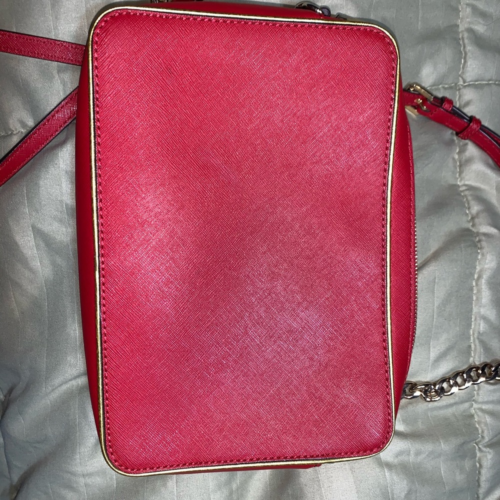 MICHAEL KORS SQUARE RED CROSSBODY!!!! Minimal use